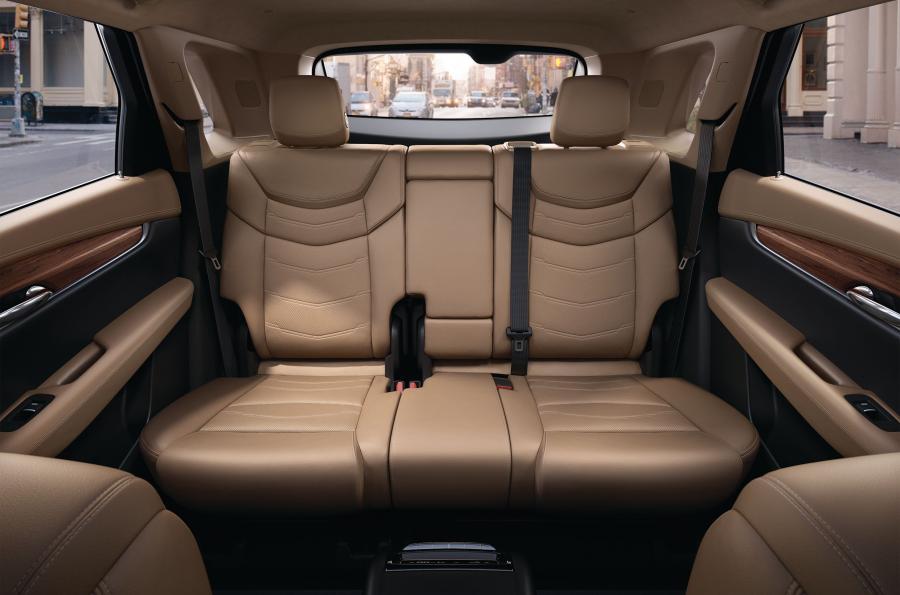 Интерьер Cadillac XT5 Platinum 2016 года  (NA) (фото 2 из 9)
